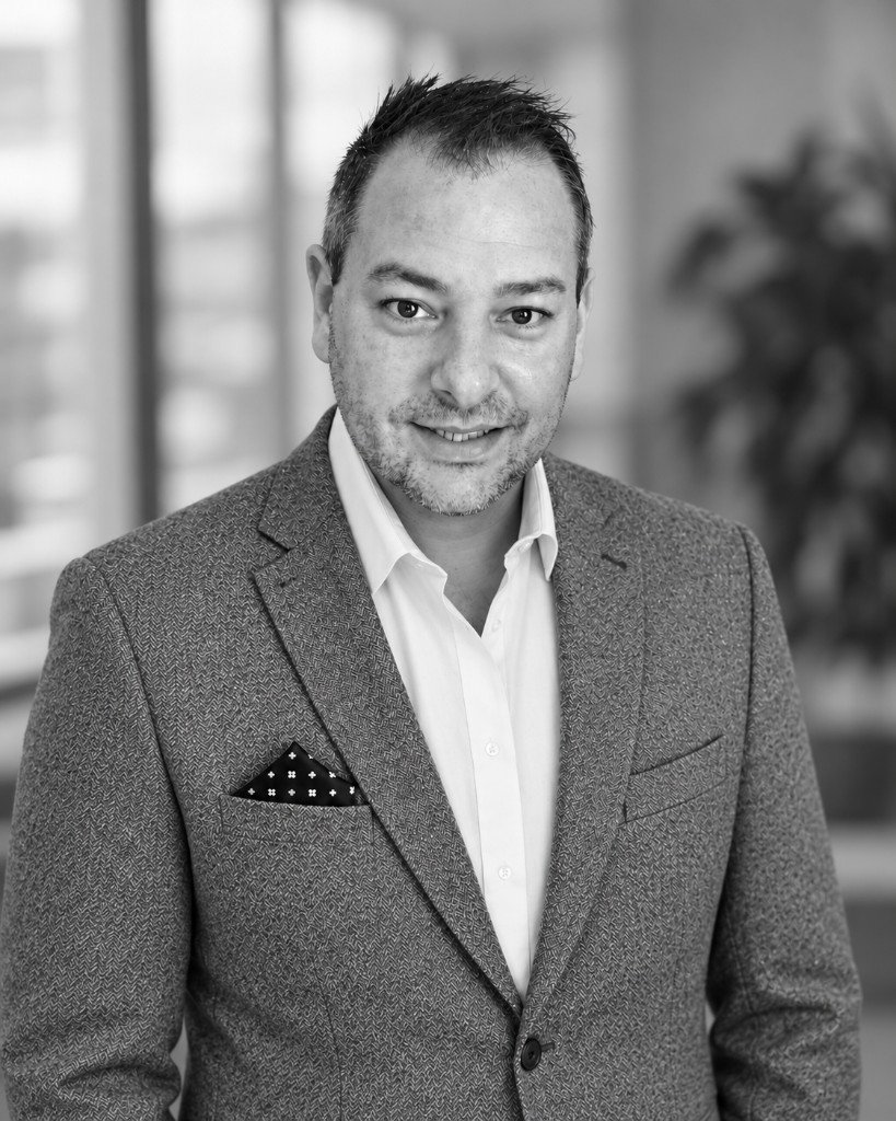 Portrait of Simon Knapp